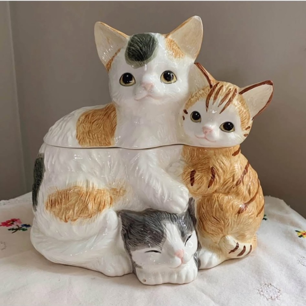 Vintage 1988 Kitten Cookie Jar/Storage